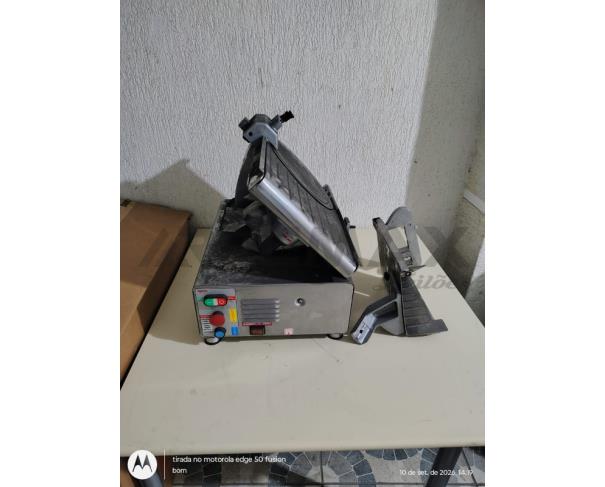 Foto de Lote-12) FATIADOR INDL. AUTOMÁTICO P/ FRIOS 220V-BERMAR