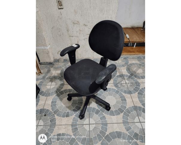 Foto de Lote-1) POLTRONA GIRATÓRIA TECIDO e MESA DE COPA-04 PESSOAS