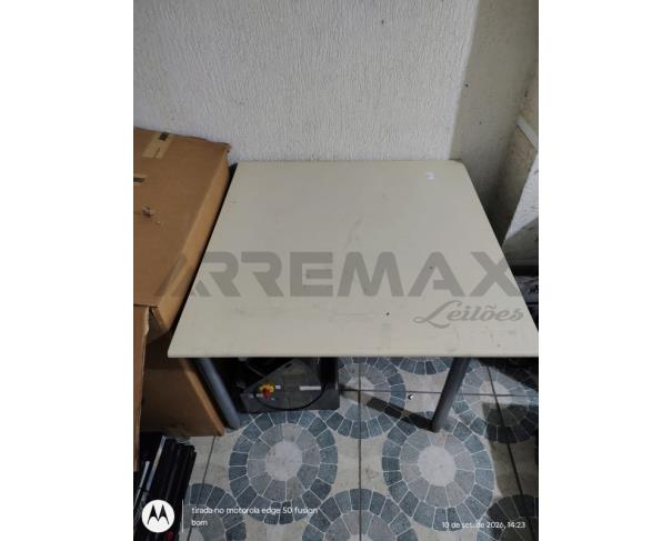 Foto de Lote-1) POLTRONA GIRATÓRIA TECIDO e MESA DE COPA-04 PESSOAS