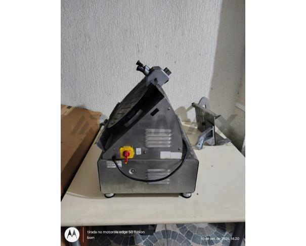 Foto de Lote-12) FATIADOR INDL. AUTOMÁTICO P/ FRIOS 220V-BERMAR