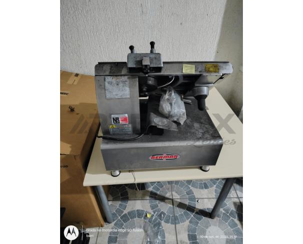 Foto de Lote-12) FATIADOR INDL. AUTOMÁTICO P/ FRIOS 220V-BERMAR