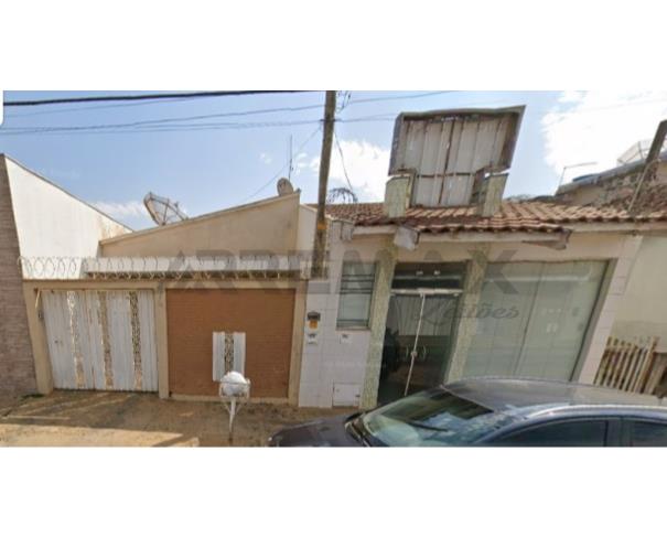 Foto de DIREITOS AQUISITIVOS sobre uma casa construída de tijolos, coberta de telhas, com seis cômodos, ladrilhada e cimentada, situada na Rua Braz Florenzano, 274, Monte Alto/SP.