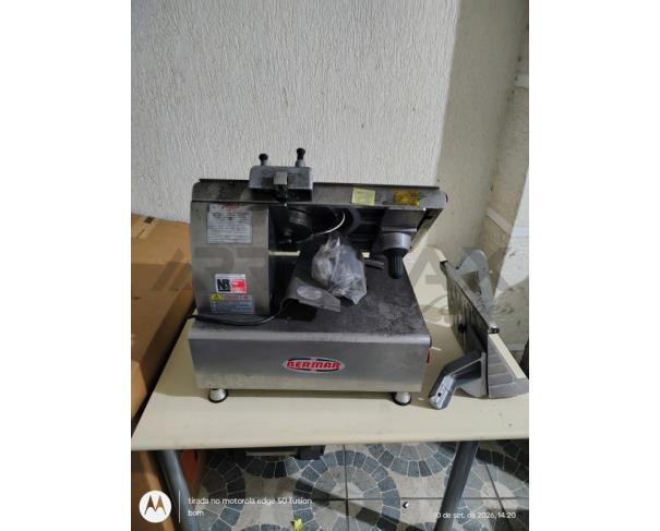 Foto de Lote-12) FATIADOR INDL. AUTOMÁTICO P/ FRIOS 220V-BERMAR