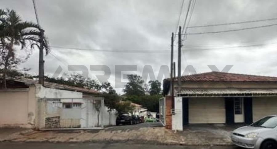 1(um) Terreno, localizado nos fundos do prédio n° 70, da Rua dos Costas, nesta Cidade, 1° subdistrito e 1° circunscrição, Município e Comarca de Botucatu Rua dos Costas nº70, localizado em Botucatu - SP
