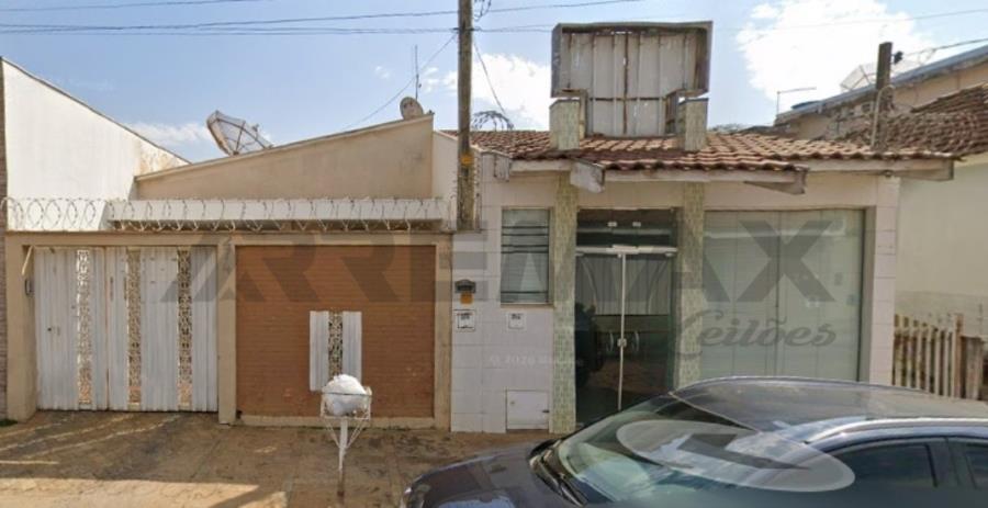 Imagem do imóvel DIREITOS AQUISITIVOS sobre uma casa construída de tijolos, coberta de telhas, com seis cômodos, ladrilhada e cimentada, situada na Rua Braz Florenzano, 274, Monte Alto/SP. Rua Braz Florenzano, 274