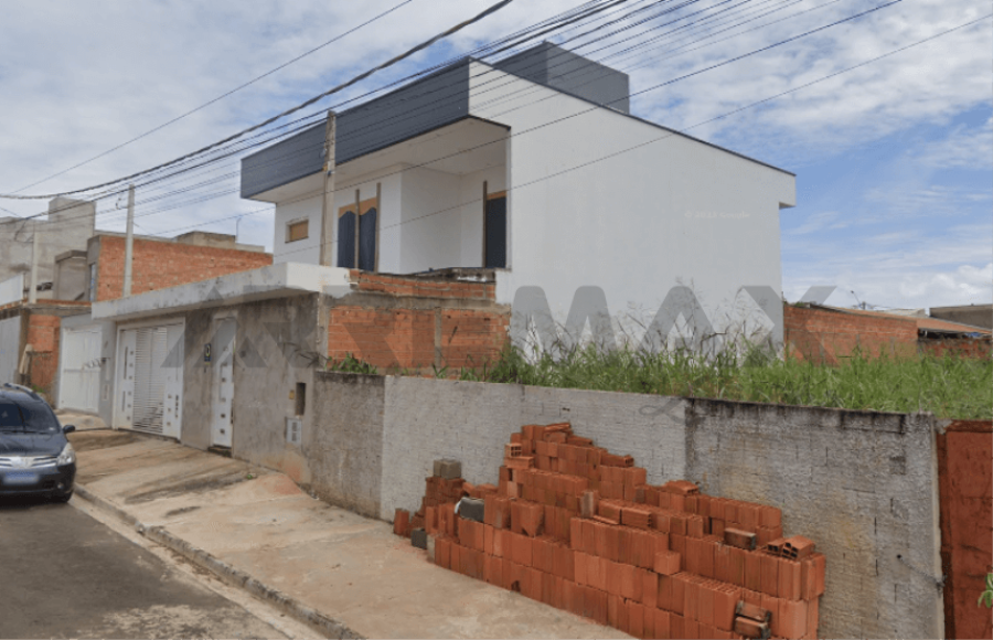 imóvel descrito como Quadra E, Lote 33, do loteamento denominado “Jardim das Figueiras”, situado na Rua Paula Francine Palhoto da Silva, 120 – Jardim das Figueiras – Município de Hortolândia/SP Rua Paula Francine Palhoto da Silva, 120, localizado em Hortolândia - SP
