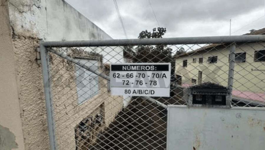 1(um) Terreno, localizado nos fundos do prédio n° 70, da Rua dos Costas, nesta Cidade, 1° subdistrito e 1° circunscrição, Município e Comarca de Botucatu Rua dos Costas nº70, localizado em Botucatu - SP