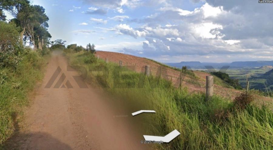 UMA ÁREA DE TERRAS DESMEMBRADA NO IMÓVEL RURAL DENOMINADO “FAZENDA BARÃO”, SITUADA NO MUNICÍPIO DE PARDINHO, comarca de Botucatu, deste Estado, COM 11 ALQUEIRES, MAIS OU MENOS FAZENDA BARÃO”, COM 11 ALQUEIRES,, localizado em Pardinho - SP